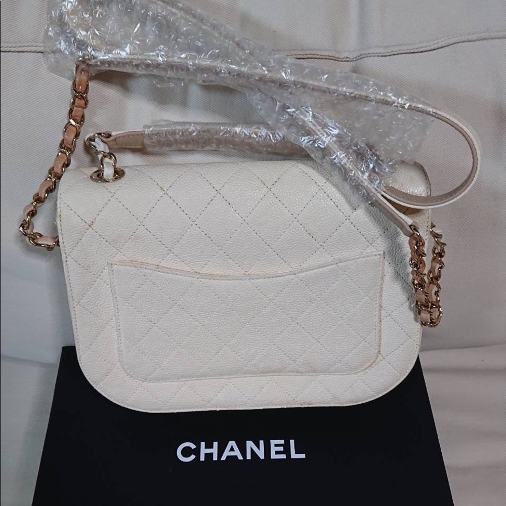 Chanel flap bag white - Picture 3 of 15